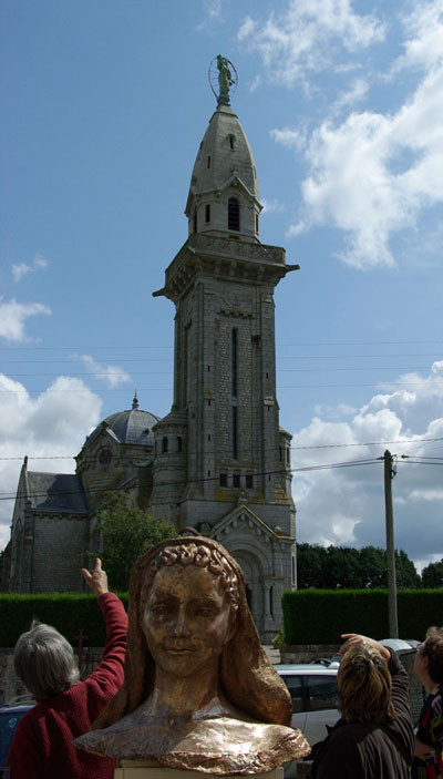 Serge Santucci - Sculpteur et Graveur - Notre Dame de L'Amiti - Chapelle de Lignou  Couterne Prs de la Station thermale de Bagnoles de l'Orne