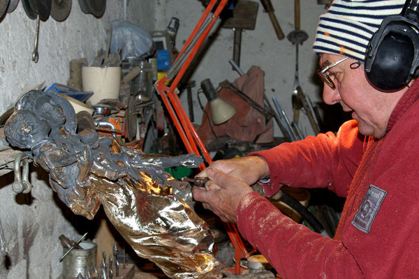 Sculpteur Serge Santucci - Ciselage d'une Sculpture
